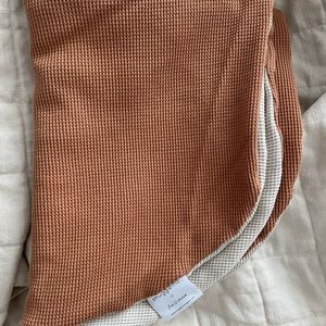 Snuggle me lounger + Fin and Vince cover